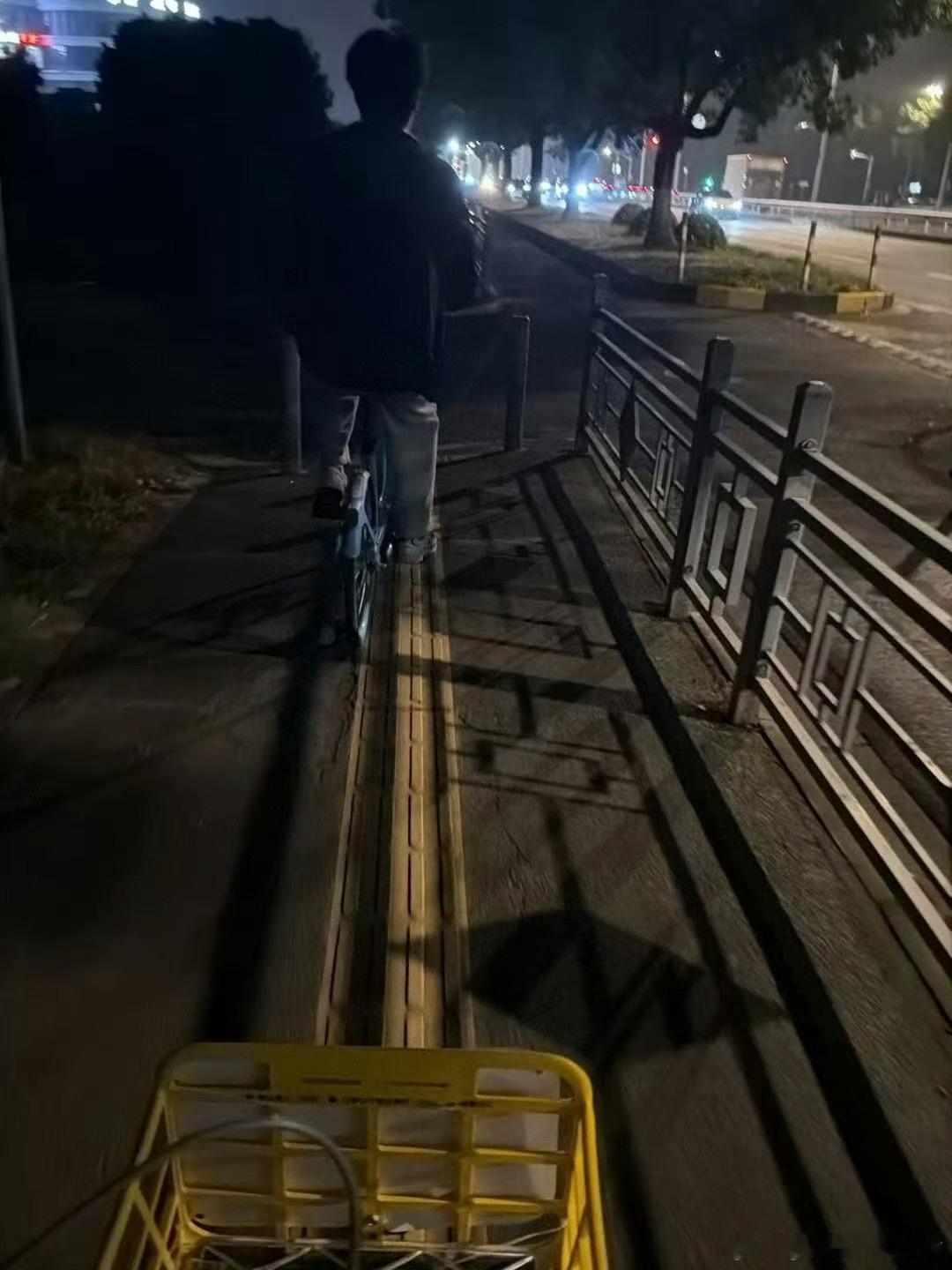 Tarzan分享跟和Kael一起骑行吃饭日常2026msi英雄联盟