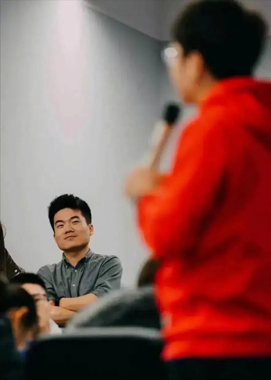 善有善报，真是至理名言。
李亚鹏因为默默做慈善，终于得到善报，直播间一夜爆火，销