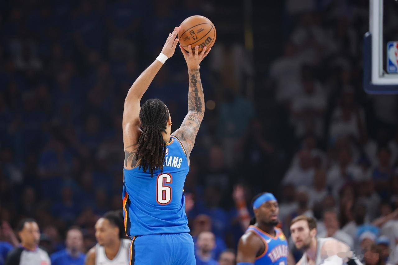 5月23日讯 今日NBA西部决赛G3，雷霆客场对阵马刺的比赛正在进行中。解说陈正