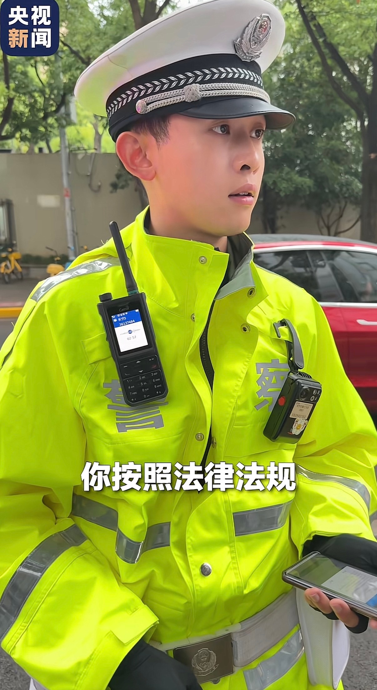 这女的给我看力竭了法律我听不懂听懂了但我不认 