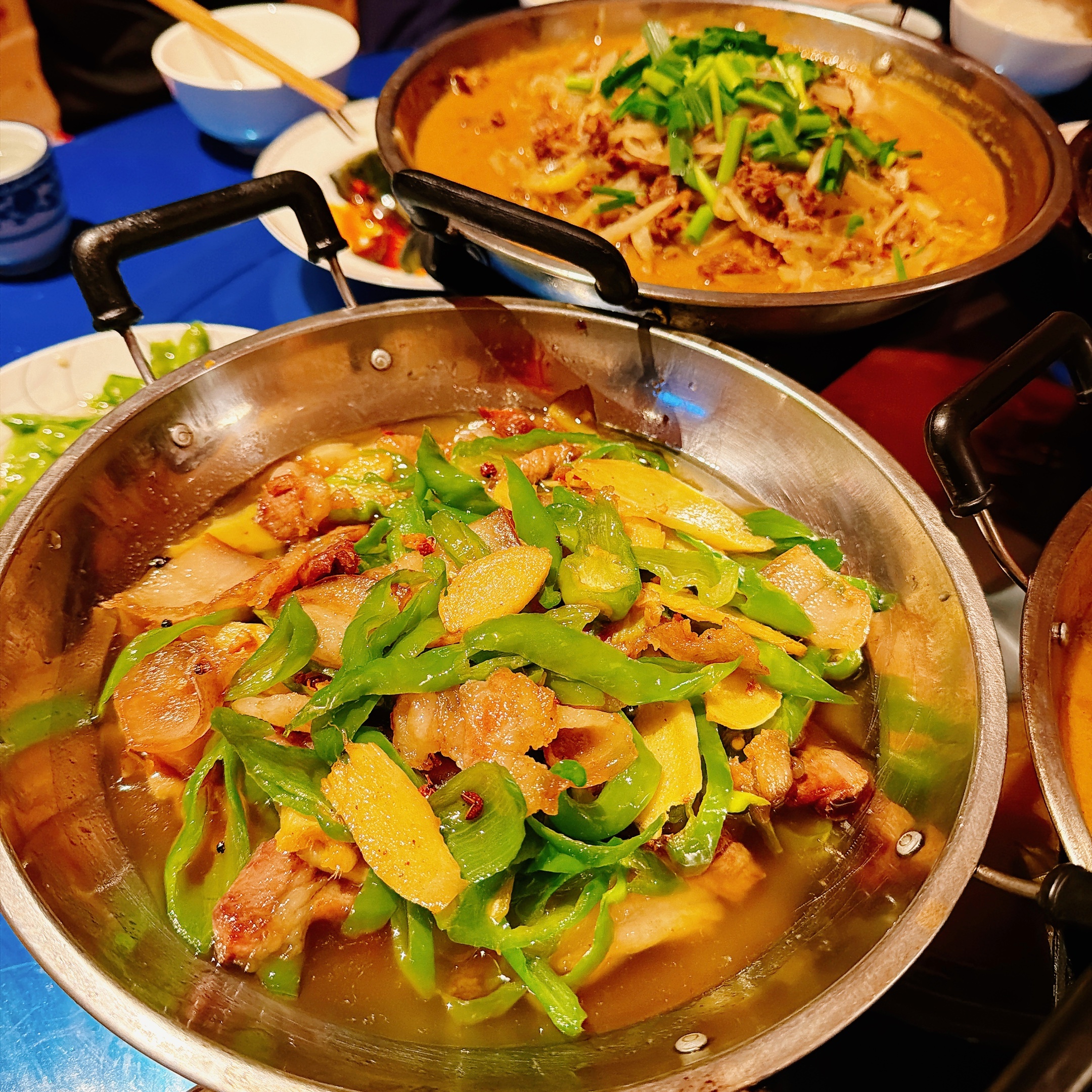 大家给看看这个湘西风味儿的晚餐地不地道？吃完马上就得去干活儿了。 湘西