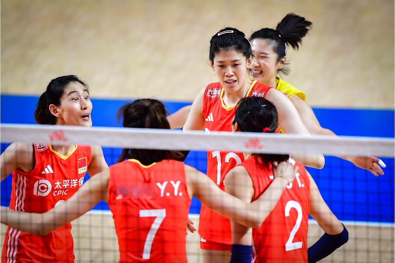 李盈莹复出！中国女排vs泰国女排 友谊赛首发阵容：主攻：李盈莹、庄宇珊副攻：高意