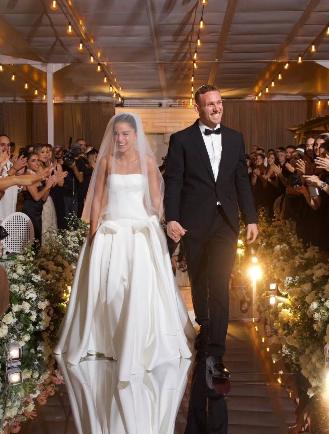 佩雷茨昨天完成了自己的婚礼 