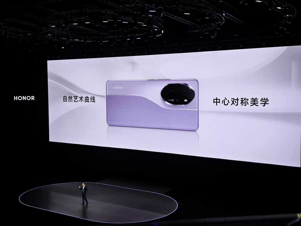 但是话说回来，素皮和磨砂AG玻璃两种材质拼在一起还是很有意思，手感不错。