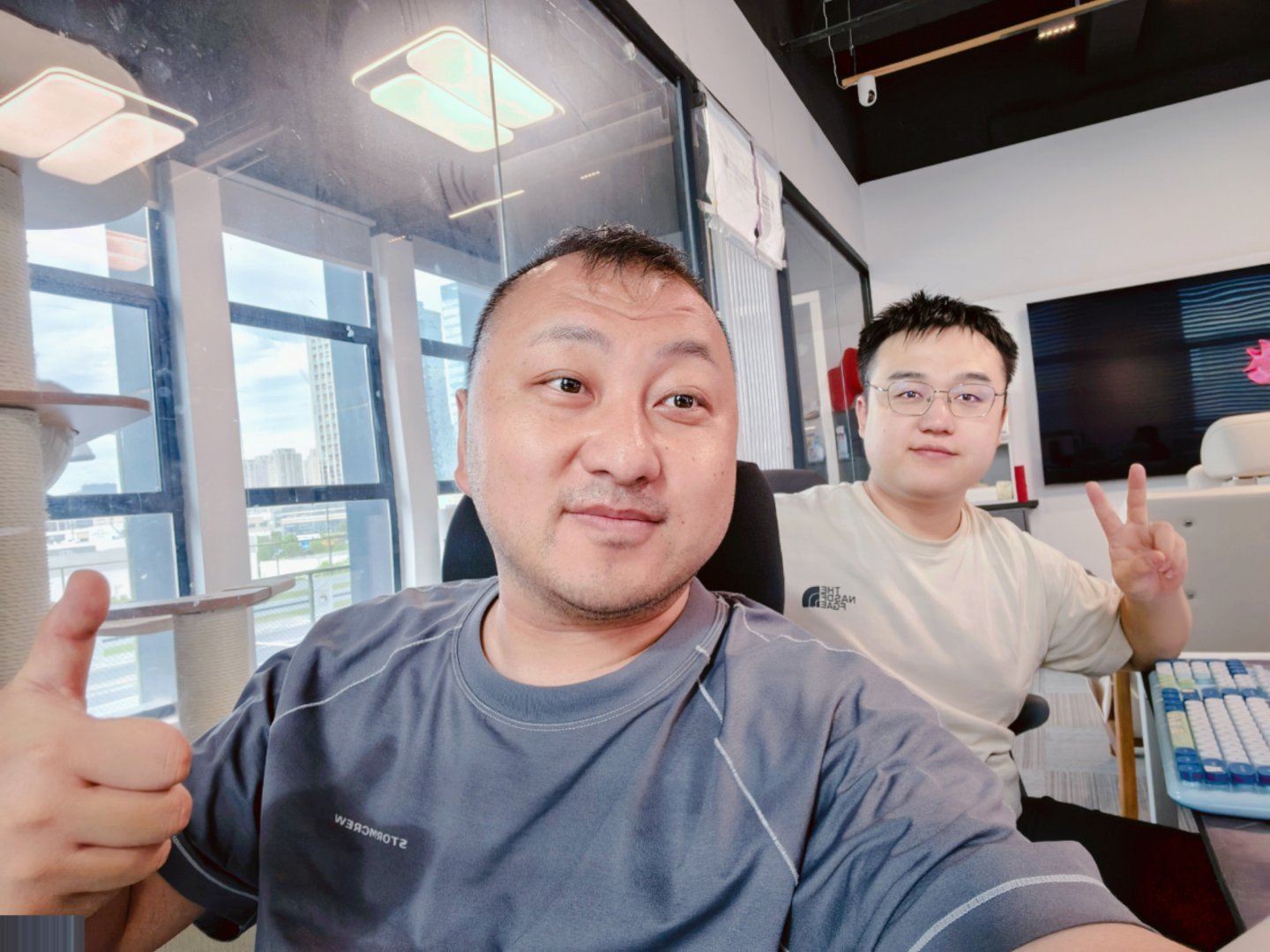 关注我和给大家抽一个耳夹式耳机，点赞就行，非常新颖的产品，特别适合不能戴入耳式的