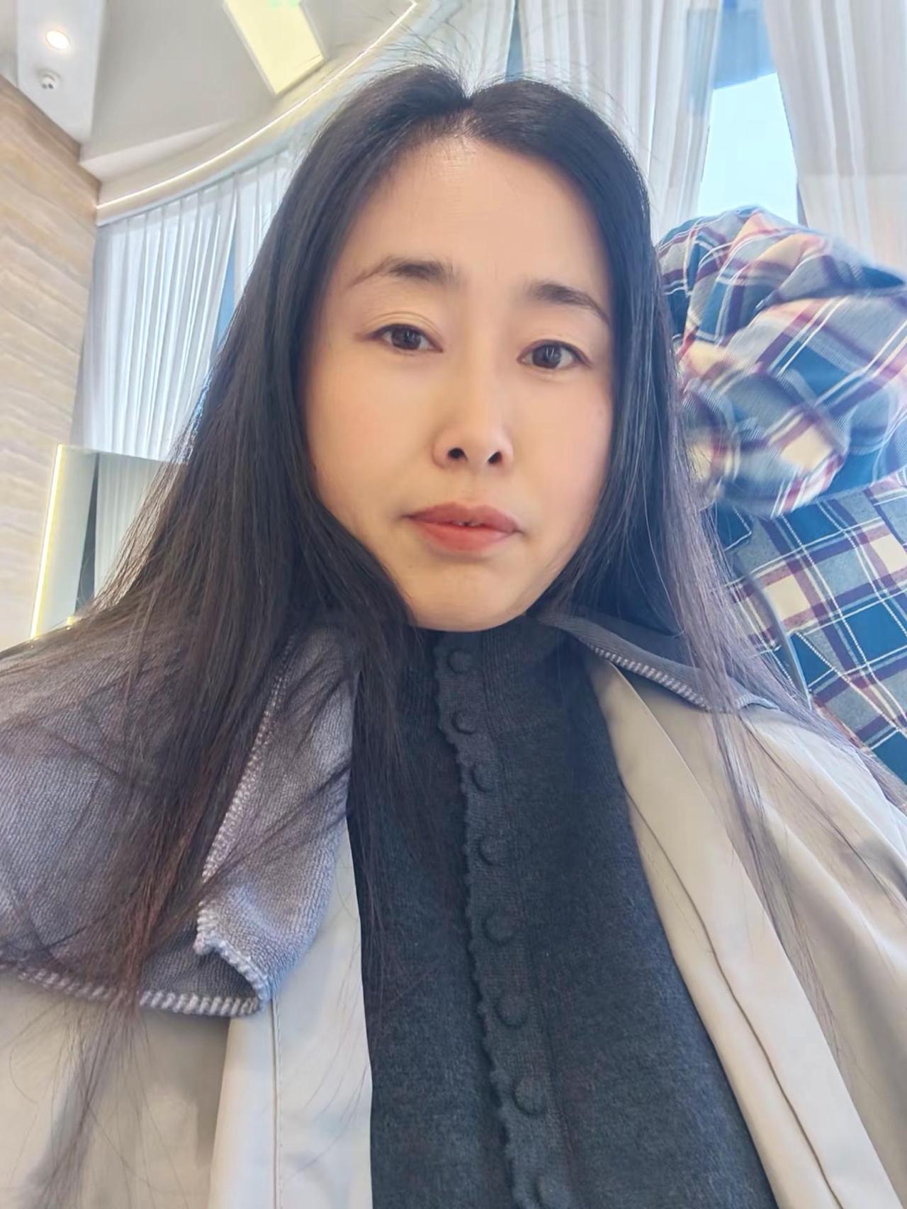 头发剪了，老妈给买顶帽子，美美哒，虽然40多，但我心态特别好，总觉得自己才18岁