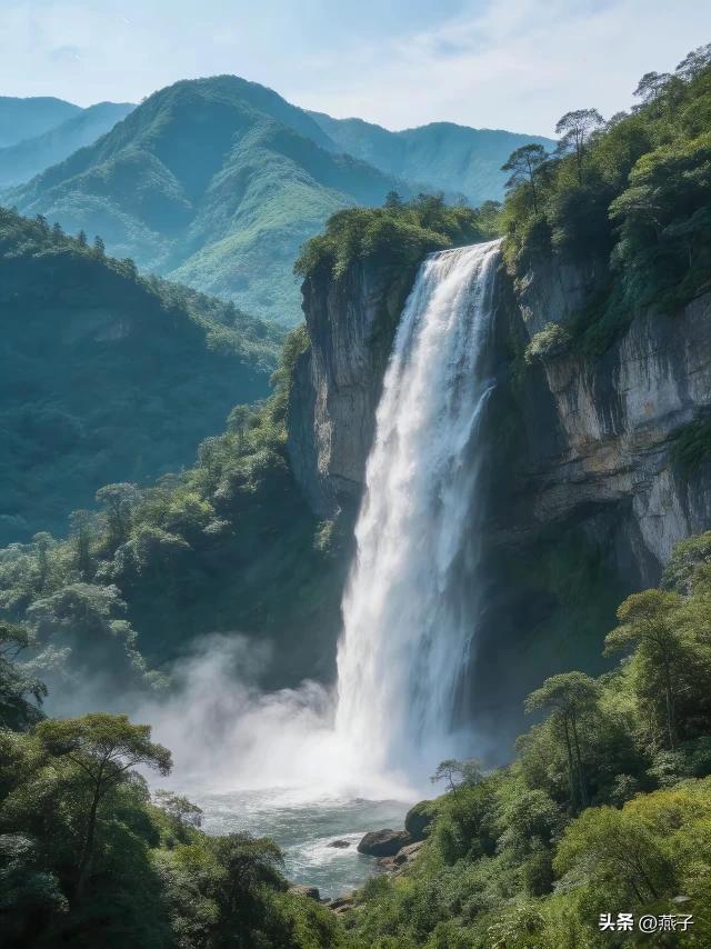 上联：流云无意千山秀
下联：溪水有情万物绿
此下联对仗工整，意境清新，与上联的自