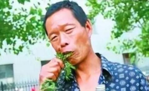 一重庆男子吃草上瘾，34 年吃了 40 吨草，闻到肉味就想吐，每天就靠吃草充饥，
