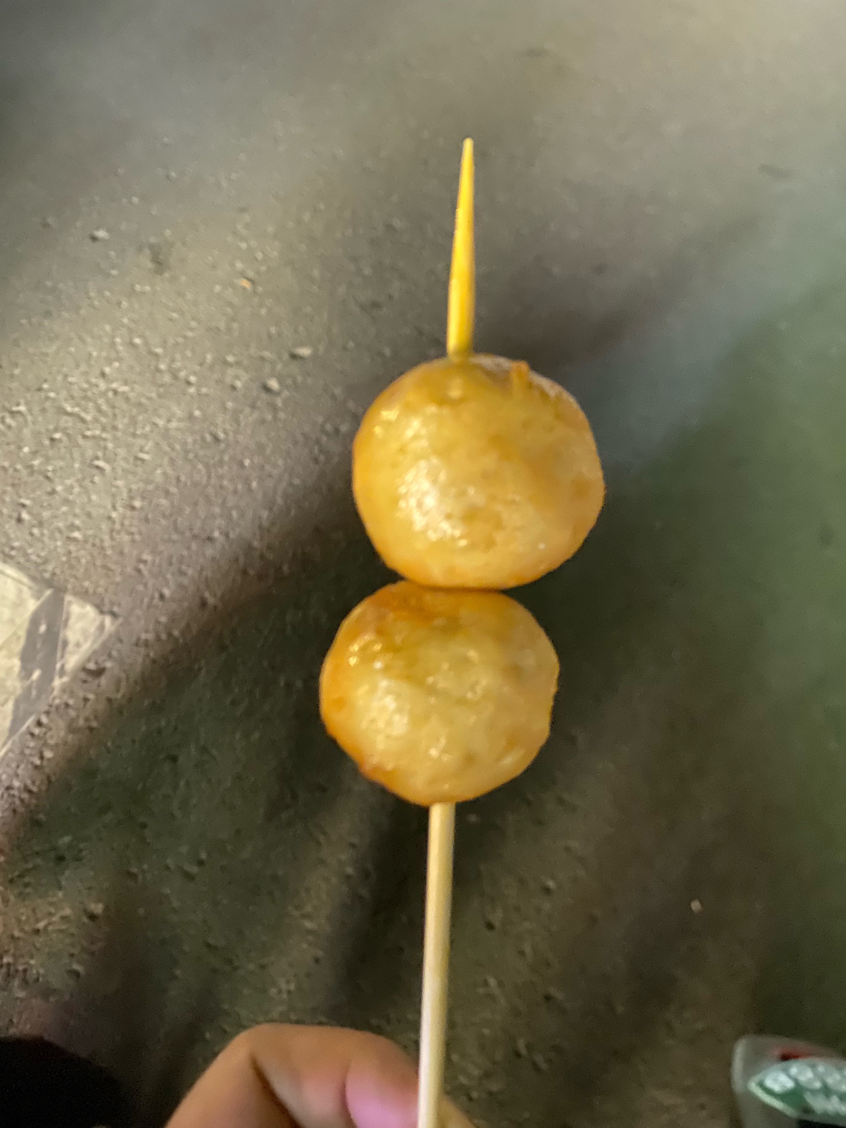 偷摸下来买个鱼丸，还有六分钟下班！！我会在外面溜达六分钟再回去了（其实是在等同事