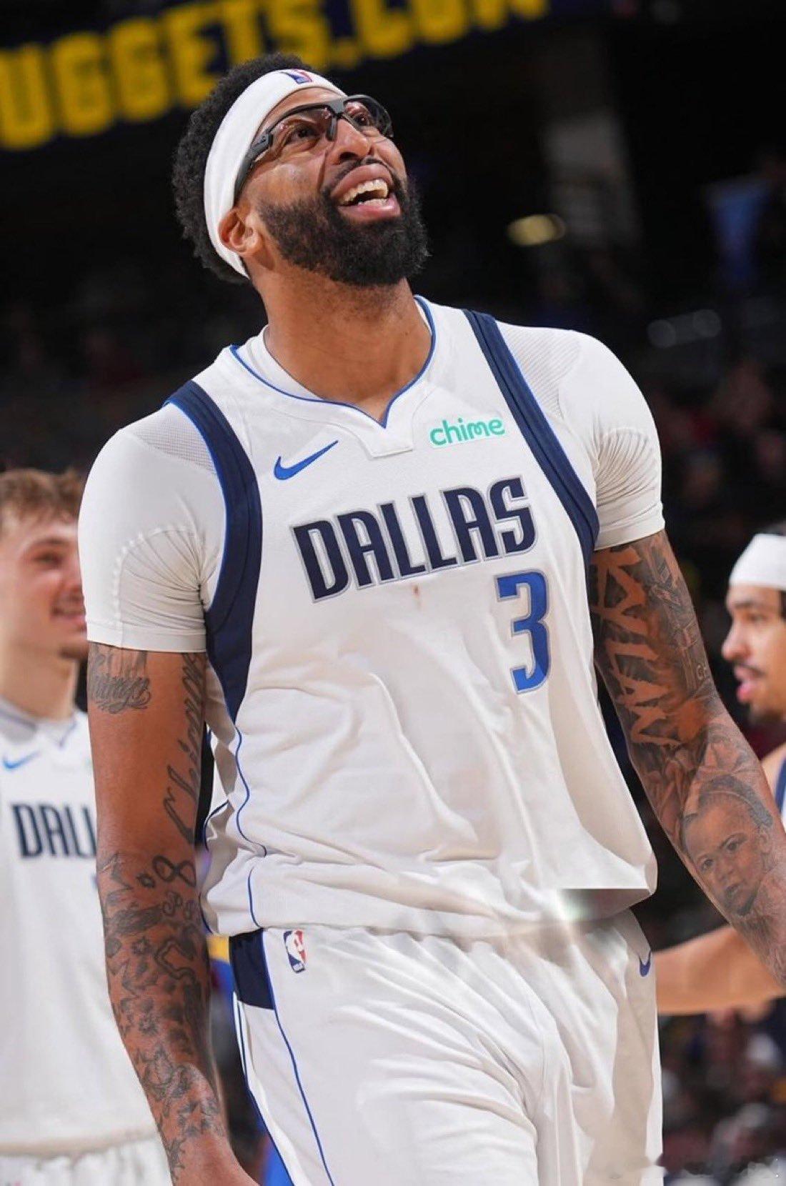 我在“眉”有问题！戴维斯本场15中9，罚球9中8，得到26分12篮板3助攻外加5