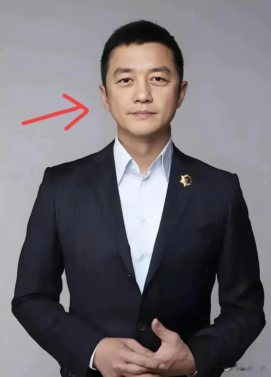 李亚鹏这直播间，

简直是在挑战咱们对“萧条”的认知。

一把紫砂壶，两三百块钱