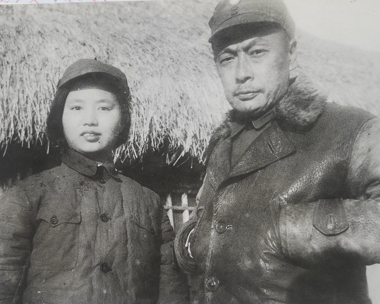 抗日战争时期，妻子张茜生了一个男孩，中年得子的陈毅非常高兴，特意抽空前去探望，先