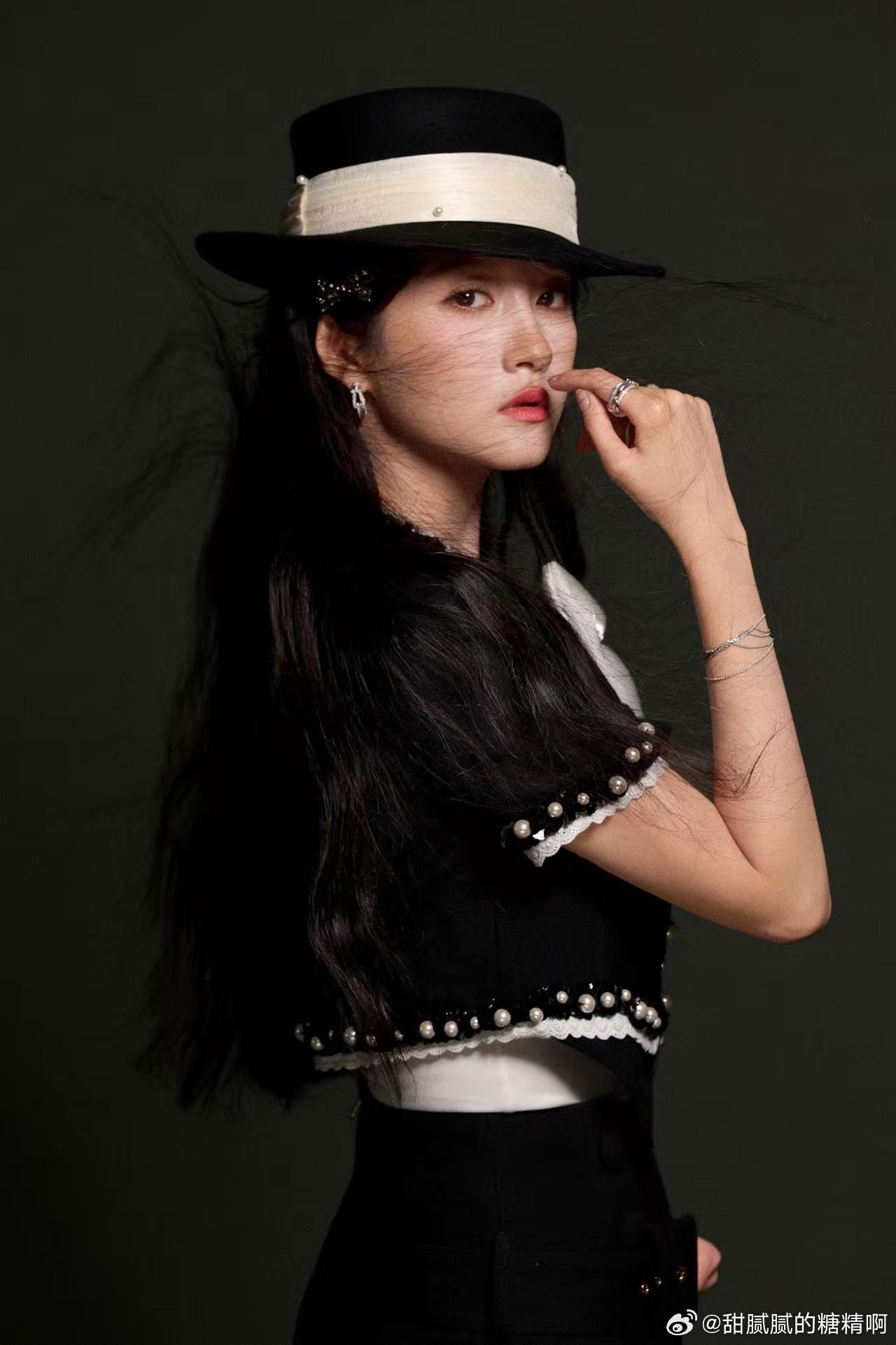 关晓彤化妆春楠关晓彤在《王牌》的妆造每一期都美出新高度，像梦幻魔法般带来惊喜。这