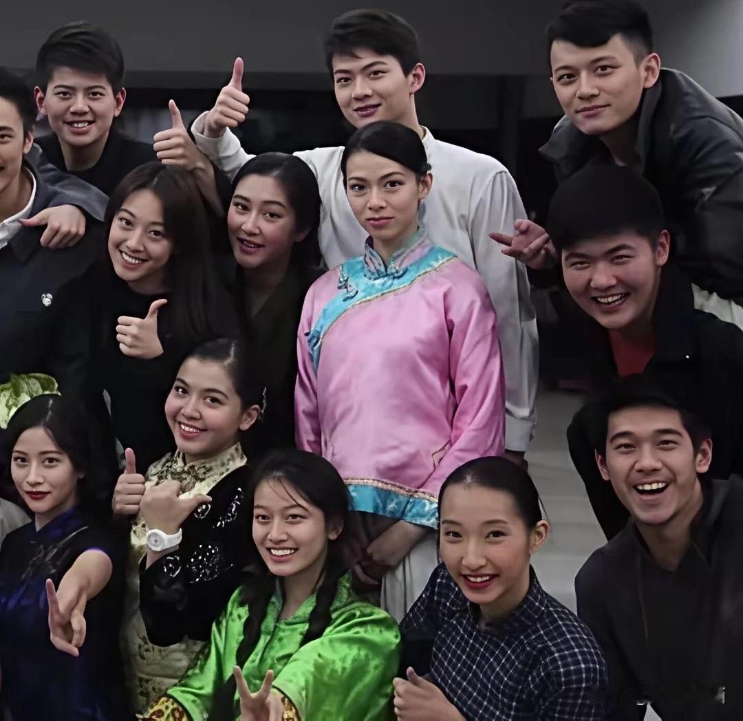 中戏的这次辟谣，可以说还是很及时的，但是从结果上来看，网友们的疑问更大了。
朋友