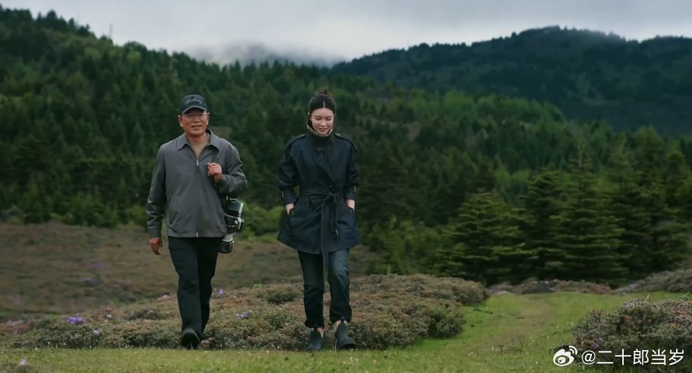文咏珊和香格里拉的适配度 在香格里拉山野里的文咏珊，像是回到了最自在的状态。没有