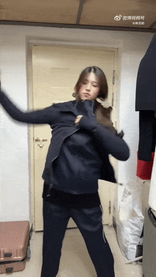 一代人有一代人的冬季出门难题在我这里，冬天出门从来都不是难题，只要把自己包裹🉐