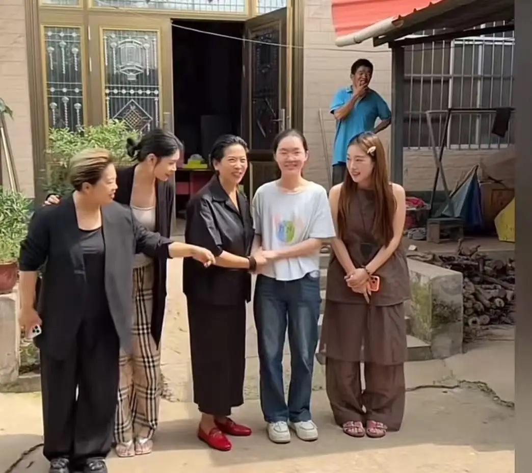 一张清华录取通知书，不仅治好了全村亲戚的“红眼病”，更撕开了人性最隐秘的角落——