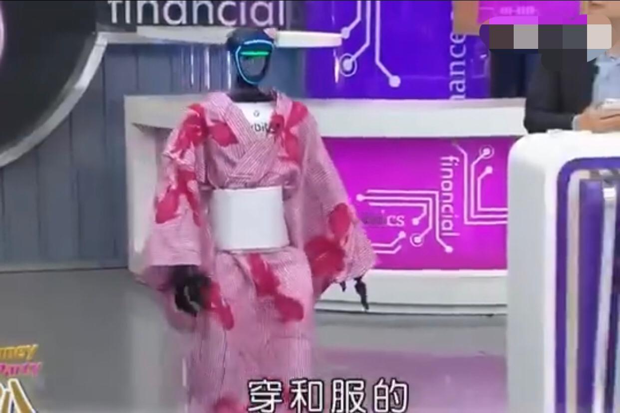 台湾专家拿着被穿上和服的大陆宇树制造的机器人上电视节目称这是日本制造的机器人，台