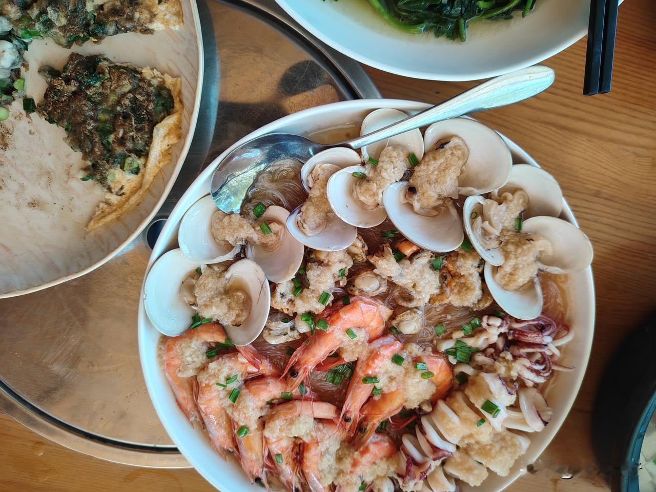 今天，大体搞清楚了漳州港开发区主要区域的情况，中午在万顺农庄吃了顿饭。
上午，市