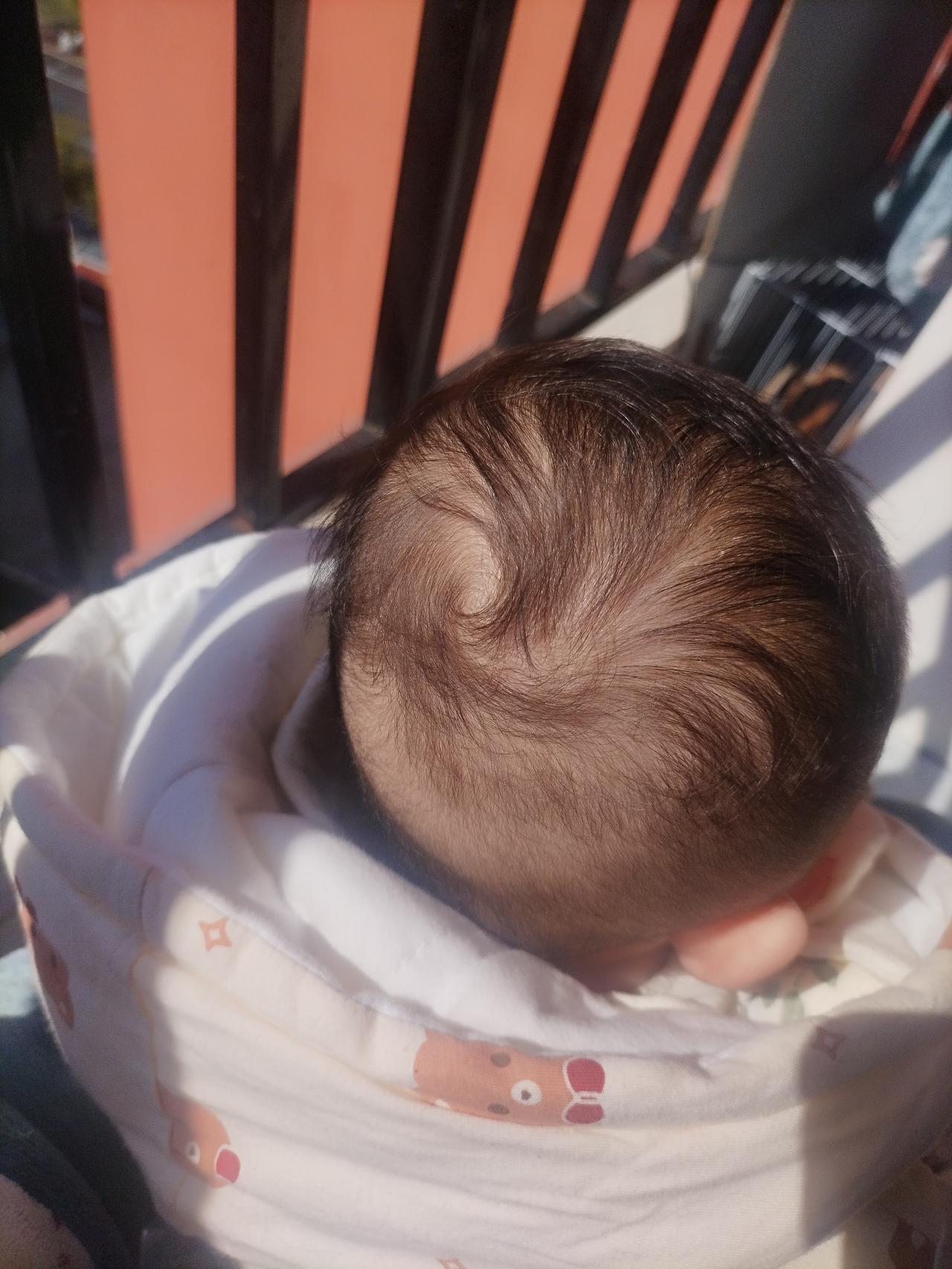 宝妈想要带娃不焦虑，分享几点小经验:
第一，学会示弱
妈妈们一定要知道，带娃不是