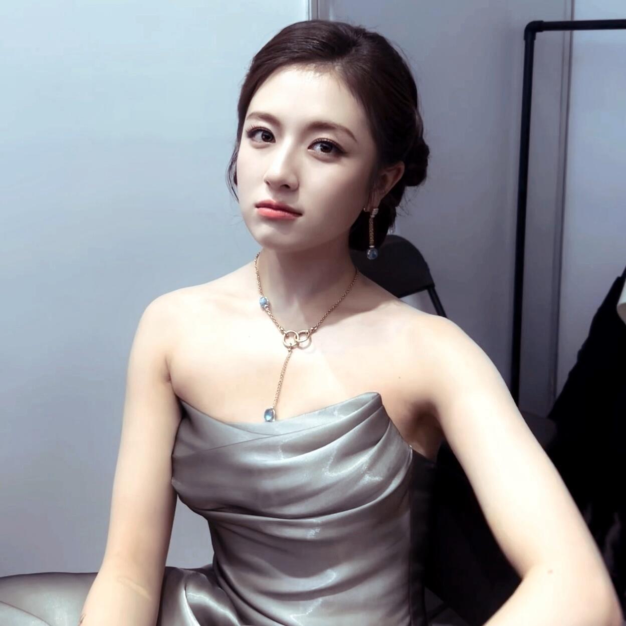 李兰迪头像更新 