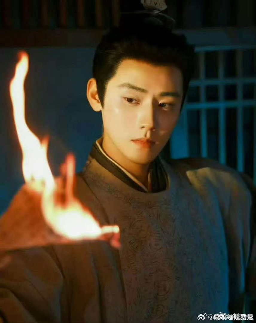 心疼我的李怀安任豪这个李怀安权威到顶了 任豪×李怀安适配度满分！垂眸藏痛、抬眼含