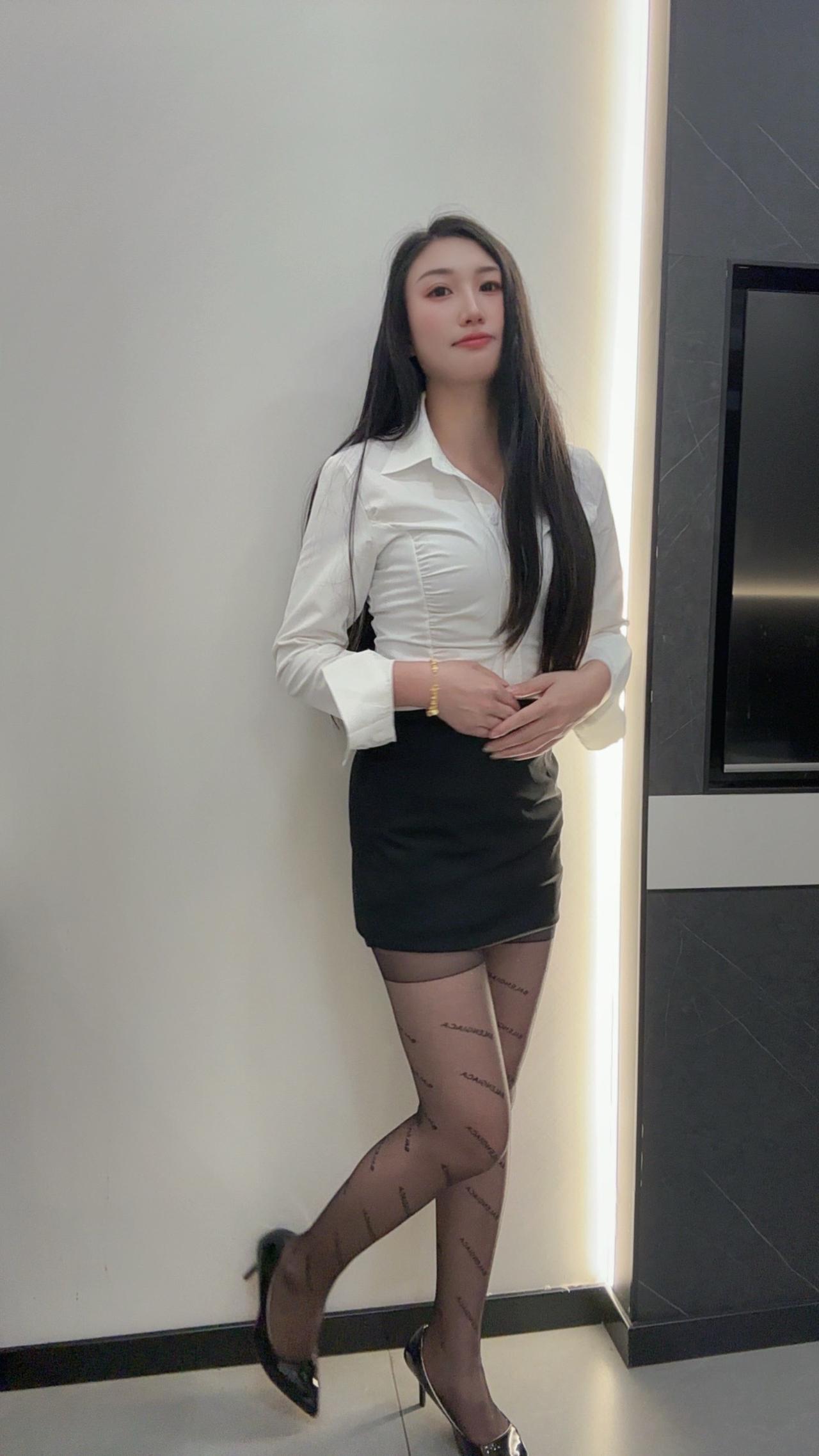 别勾引我
我现在正是情窦乱开的年纪
上勾了怕你甩不掉
评论区告诉我，你敢接招吗？