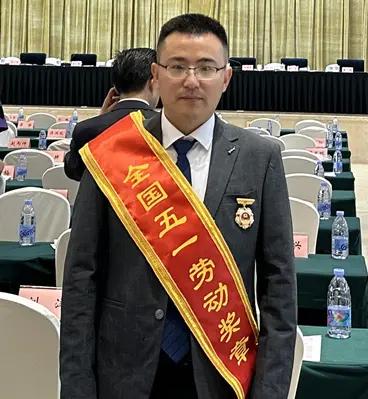花福军是创意信息技术股份有限公司的研发总监、高级工程师。从2009年大学毕业起，