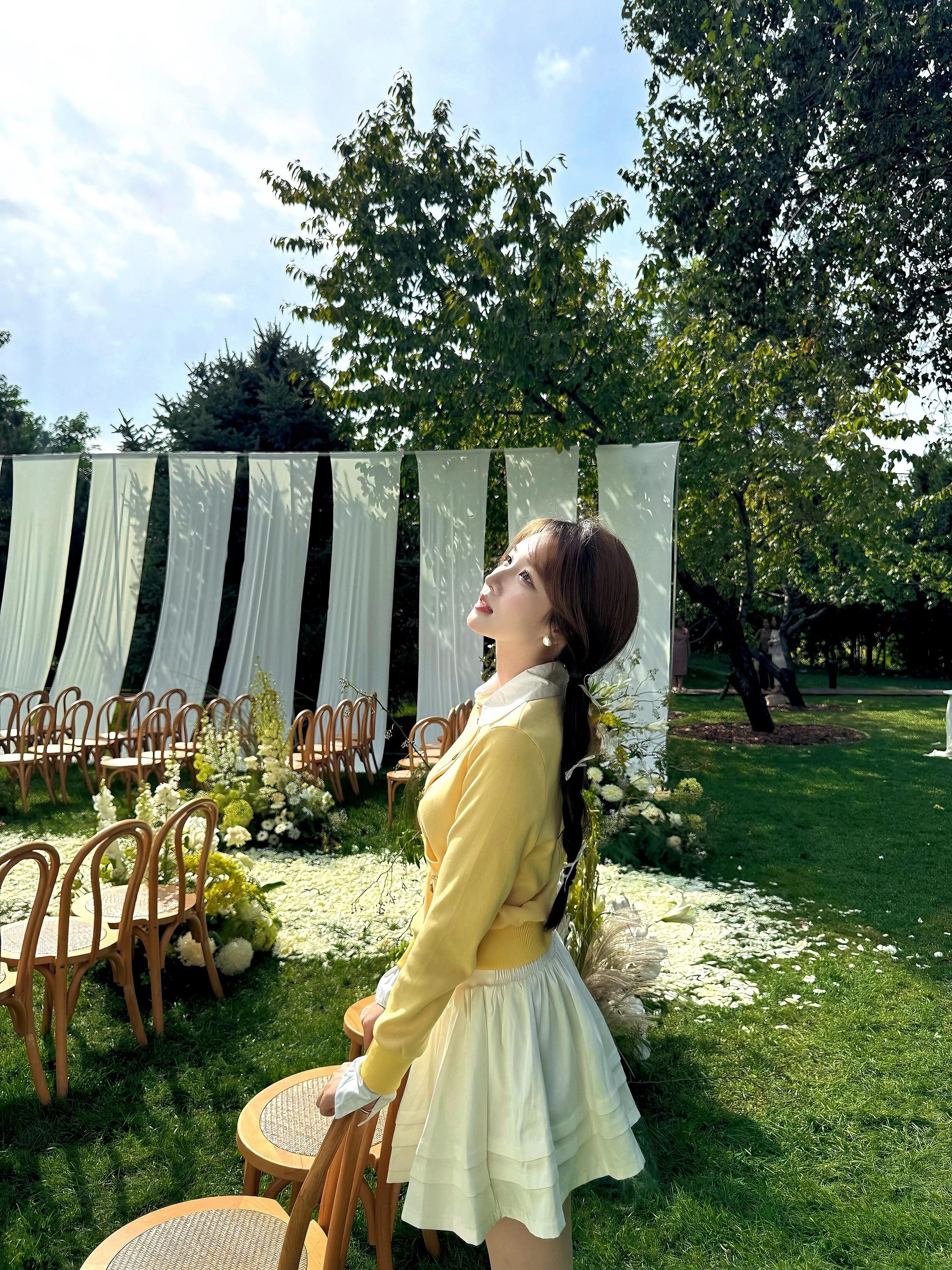 今年秋天落在我肩膀上的会是落叶还是你的外套