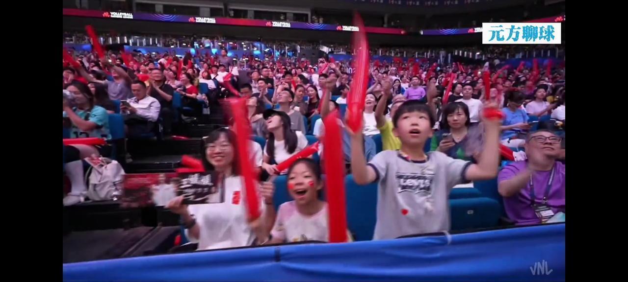 6月6日女排世界联赛南京站，中国队第三场3一0塞尔维亚
25一21，25一21，