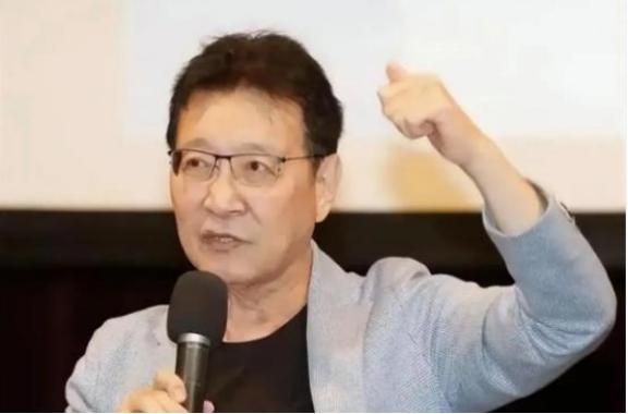 台湾名嘴赵少康表示“大陆应该以德报怨，美国现如今对台湾实行20%关税，大陆应该对