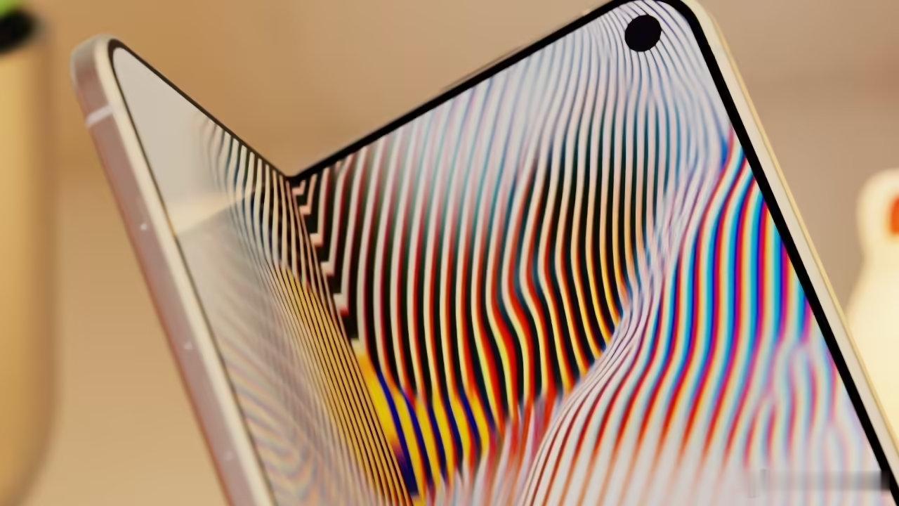 【折叠iPhone触屏MacBook快了】6月15日，彭博社记者马克 · 古尔曼