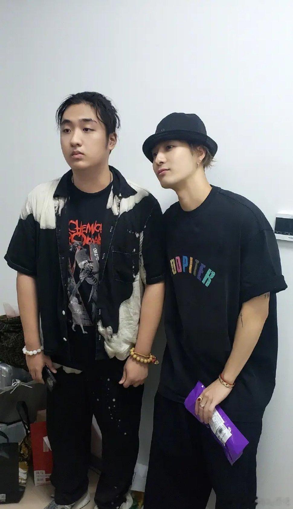 费曼已经长成这个样子了 ​​​