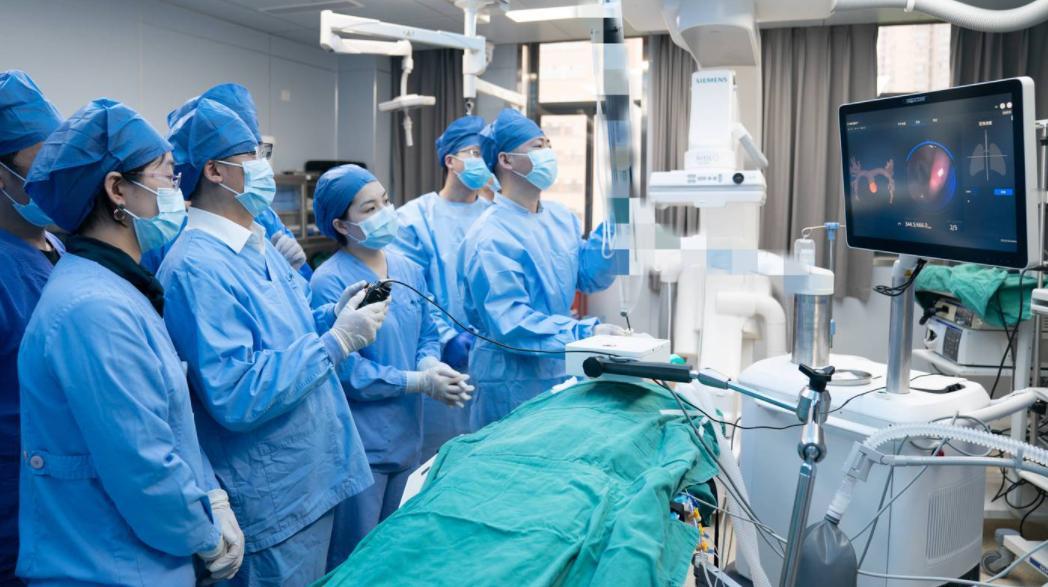 国内将逐渐停止“腰突微创”手术？做完人就瘫了？医生讲出实情：
最近半个月，门诊至