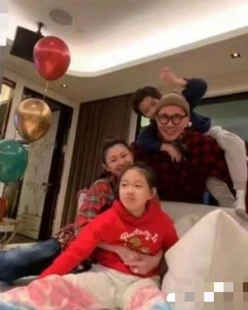 从前亲妈很爱孩子、爱体面！后期为啥有种不管孩子的感觉，小孩子穿的，表面能看出来，