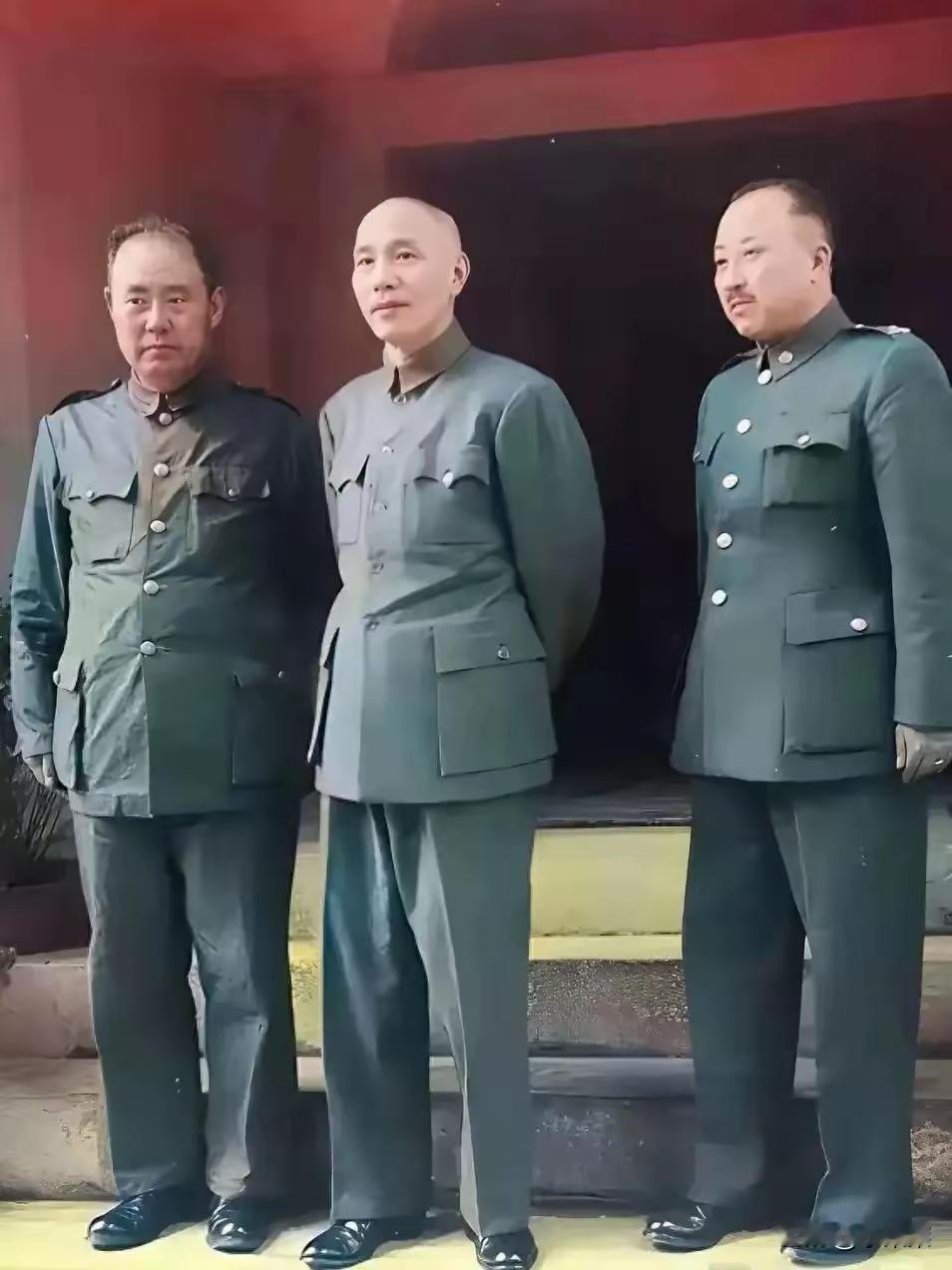 曾经蒋家王朝
已是过眼云烟

但敢打赌，这三位都不是本尊