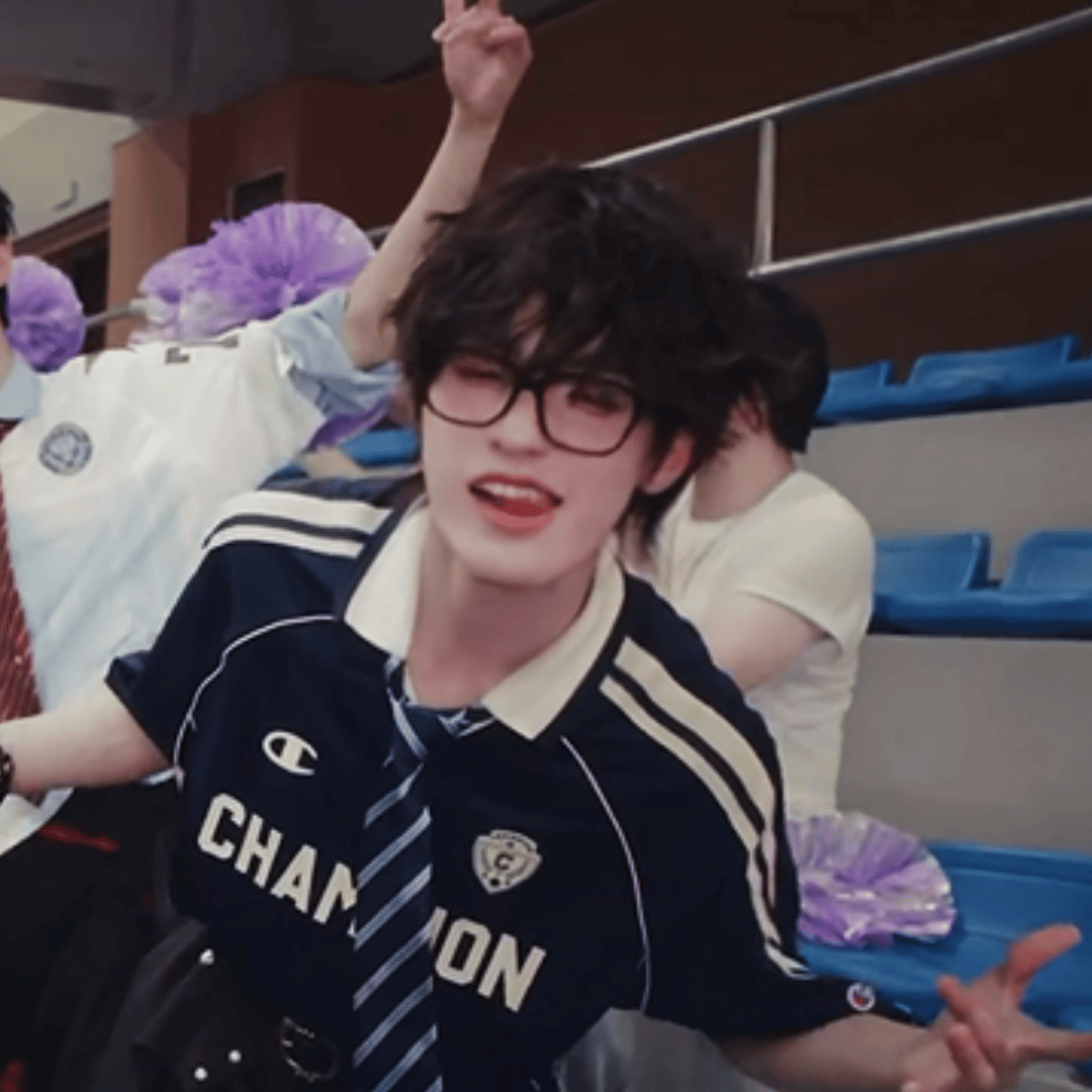 你看你又吐舌wink！ 