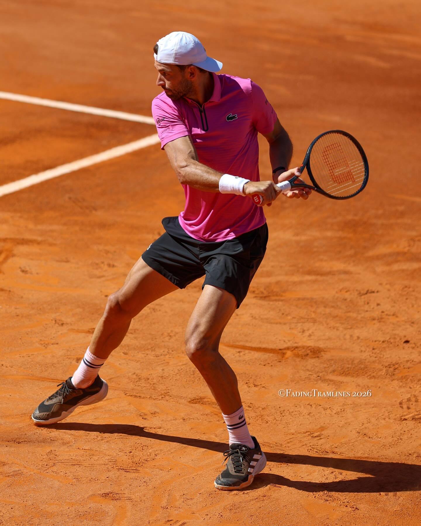 网坛风云 迪米小叔叔可真帅啊，比年轻时候耐看多了。而且穿玫红色一点都不违和，腿也