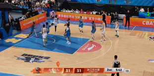 精准制导！今晚开赛以来保持不败的北京男篮主场与卫冕冠军广厦男篮展开强强对话，上半