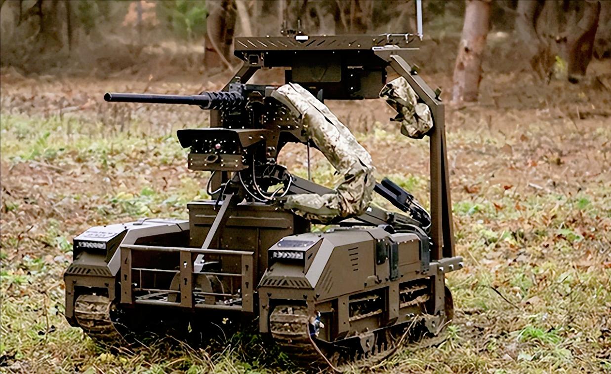 乌东战场出“神器”，最近乌东前线出了件新鲜事，乌克兰用一款无人战车硬生生把俄军压