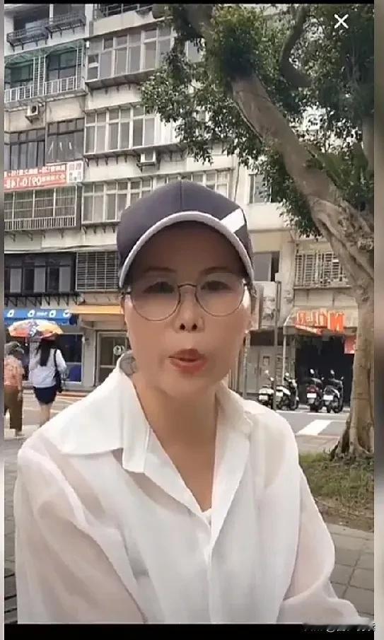 言多必失了吧
小杨阿姨真是

天天直播就天天直播
黑宝宝来串门就让它串

你倒好