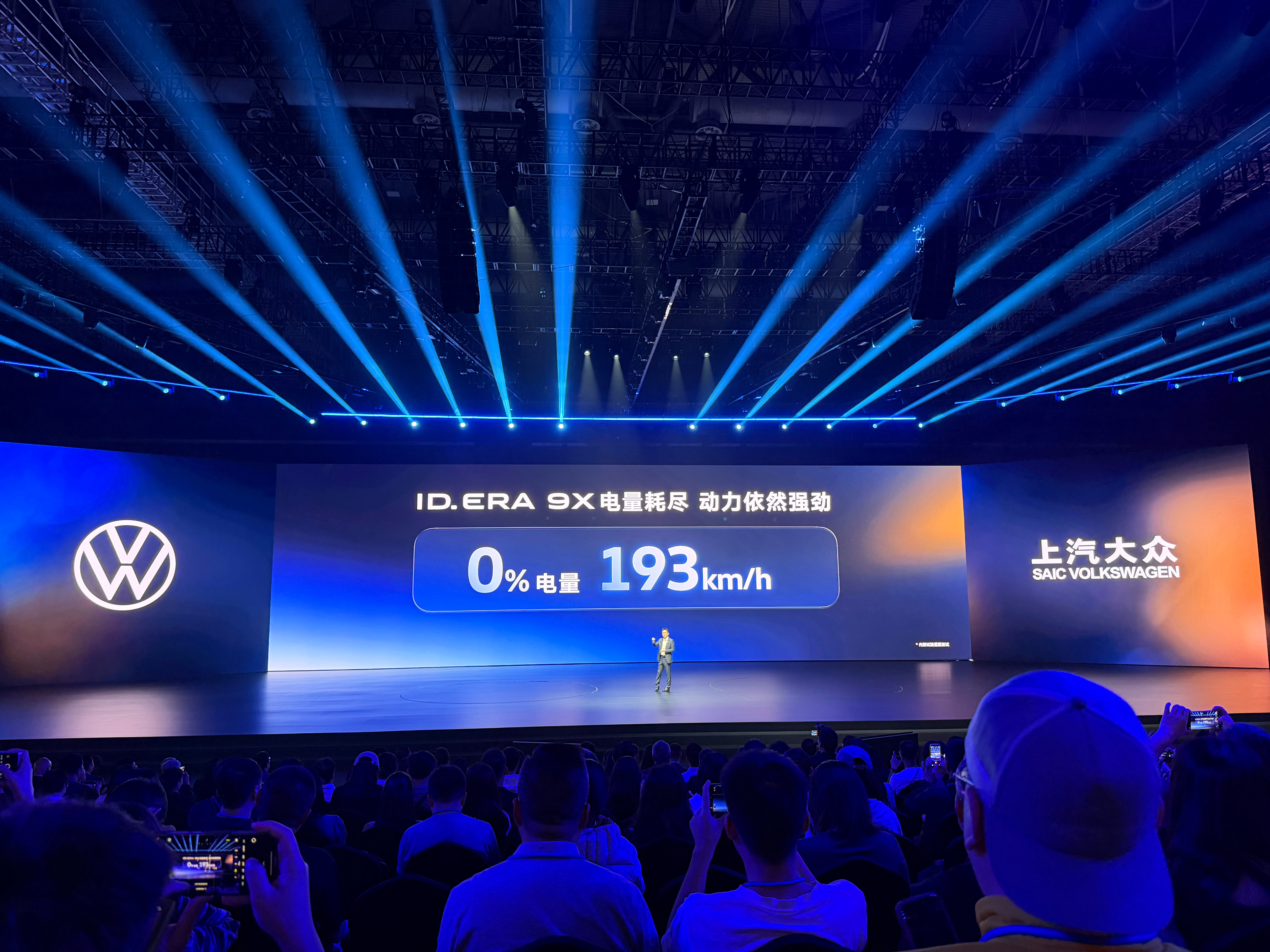 什么车敢0电量挑战高环193km时速在赛车场亲身参与过高环测试，最主要就是测试车