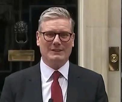 斯塔默：对华关系需要拨乱反正！
英国首相斯塔莫上台以来，并没有马上对中国的态度进