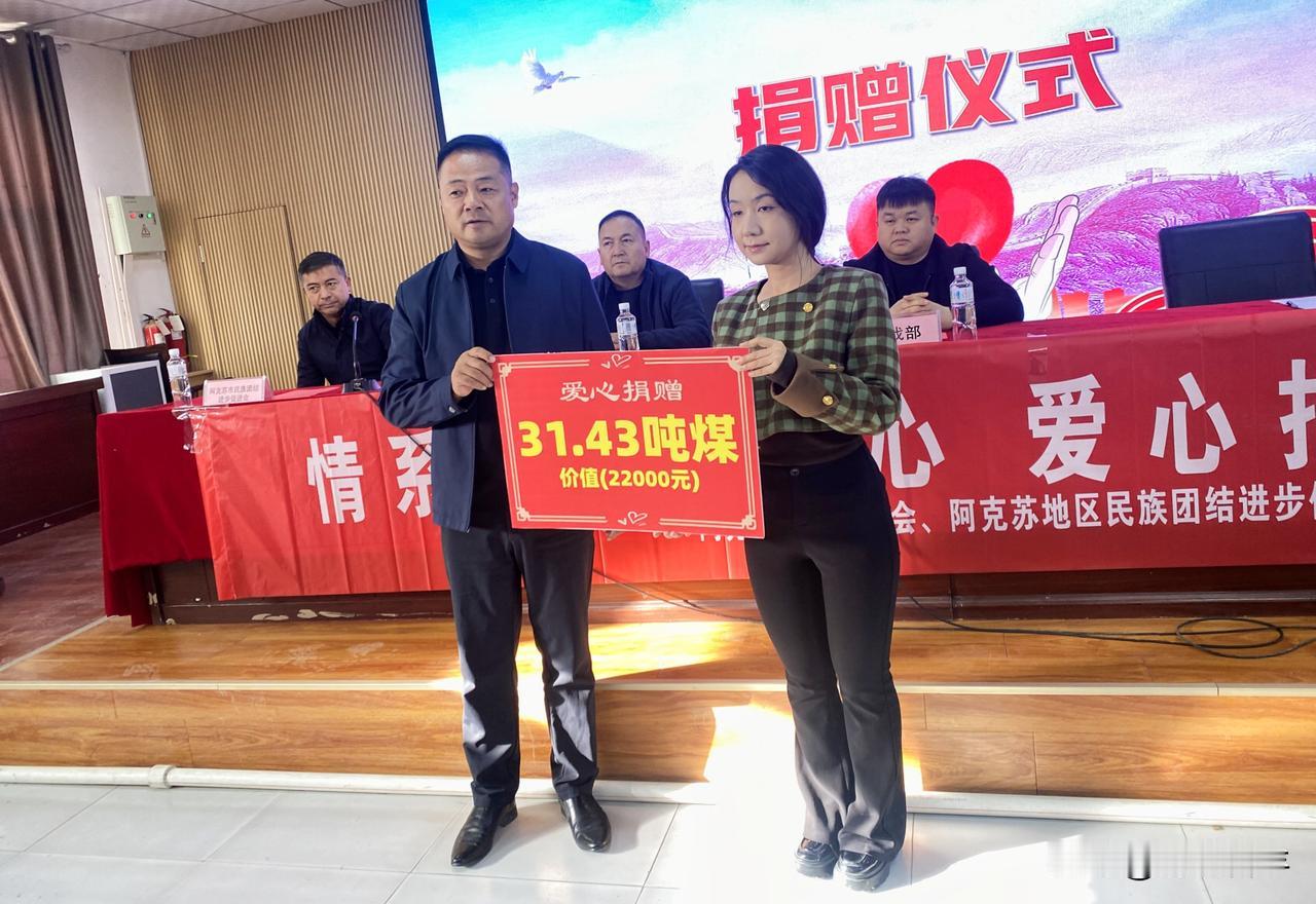 他在烟火寻常处用心绘出民族团结同心圆
作者:陈必成
      在柴米油盐、三餐