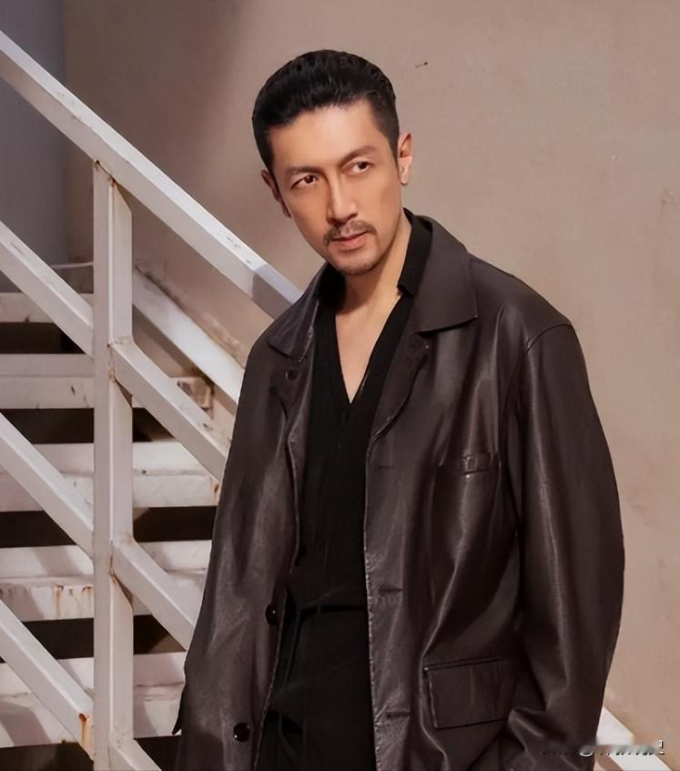 当红演员张鲁一，被曝出一个“反常”习惯。他从不参加任何圈内饭局。杀青就回家。北京