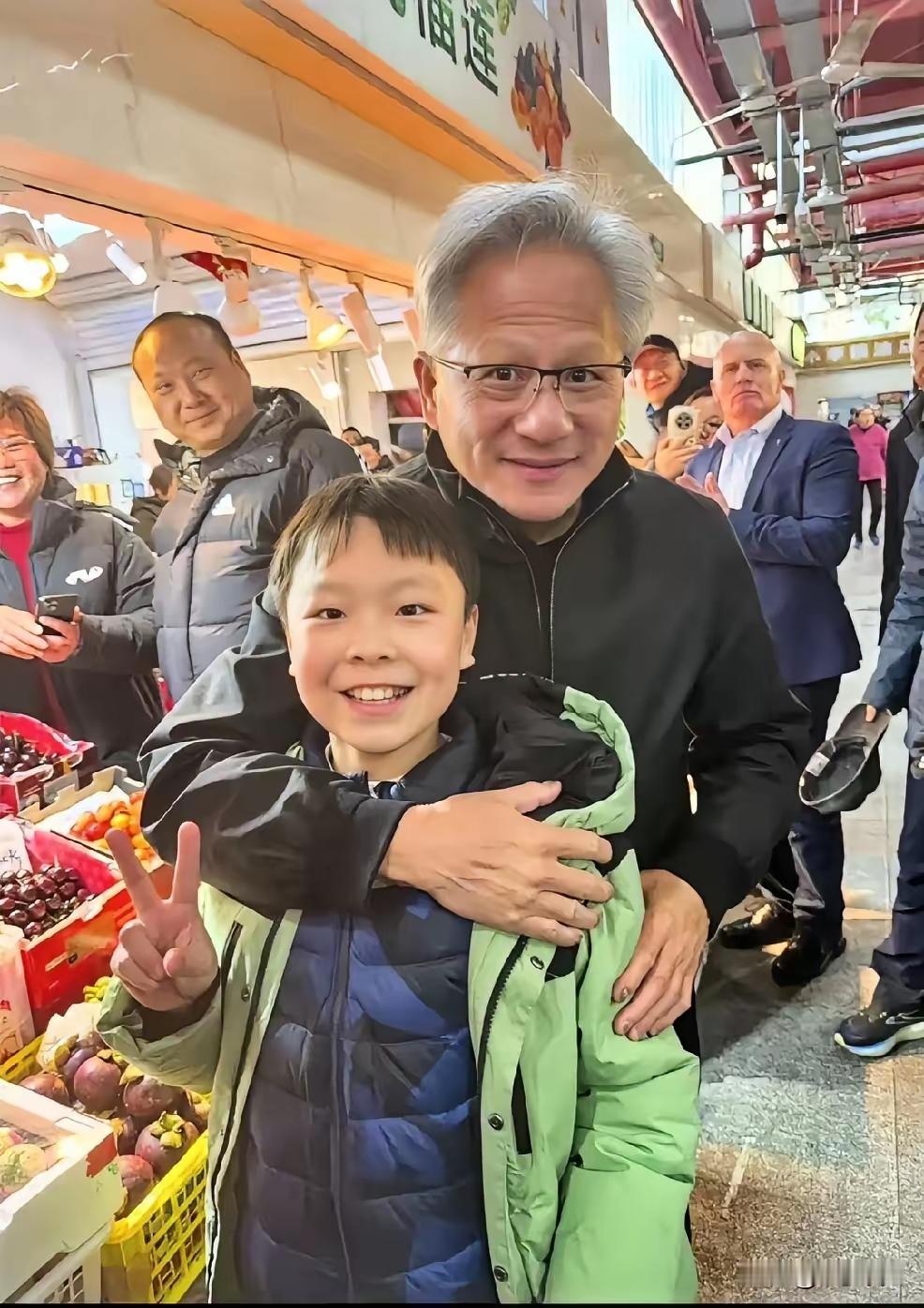 这画面想想还挺有意思的。要是这孩子真拿着合影，饱含深情地给英伟达面试官讲这个故事