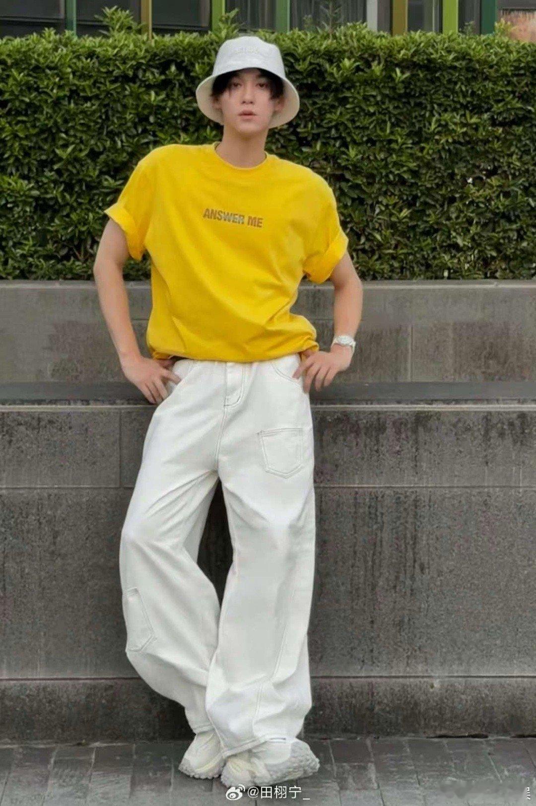 田栩宁拍的小狗田栩宁柠檬黄t田栩宁柠檬黄t，拍的小狗好可爱，[太开心][太开心]