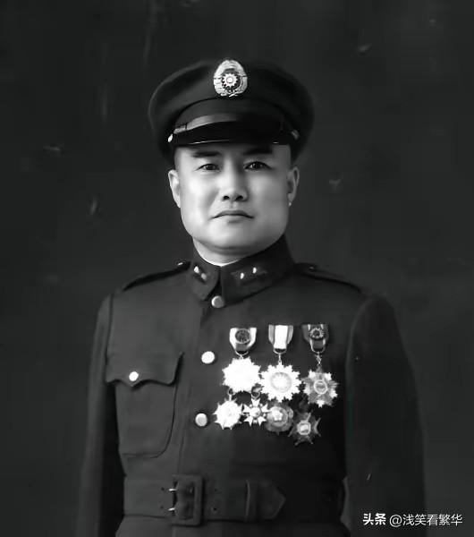 “爸，投降吧！东北都完了，您就听我一次！”1948年10月，沈阳城被围得水泄不通