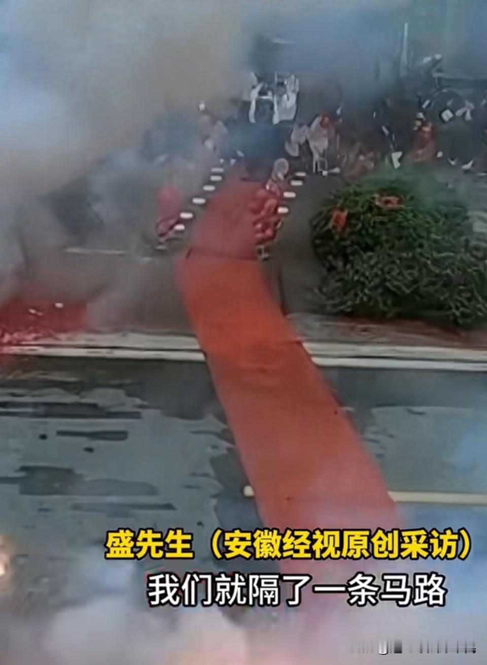 嫁的近，可真幸福呀
男女双方在七八岁的时候就认识
恋爱五年，然后今年的十月一结婚