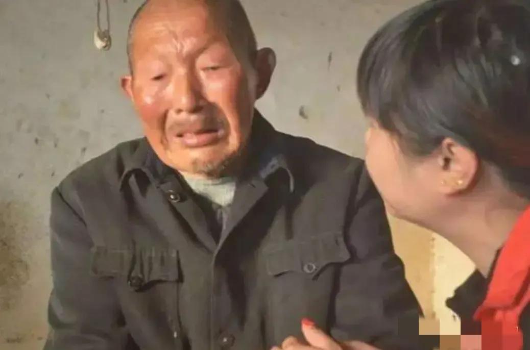 1979年，台湾老兵瞒着妻儿寄钱给大陆的原配，没想到，原配居然跟以前的下属＂同居